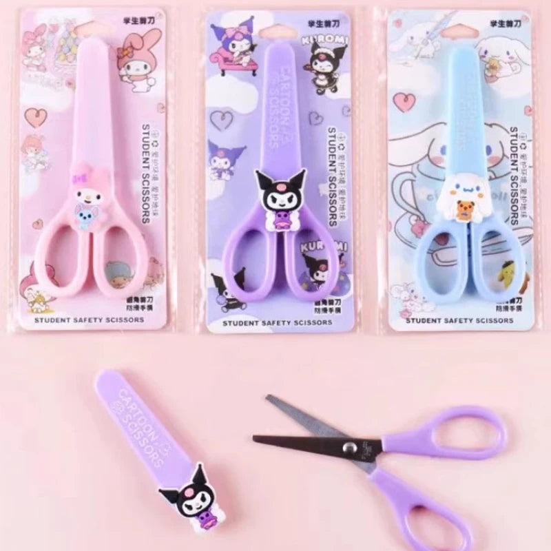 Tijeras con funda Sanrio