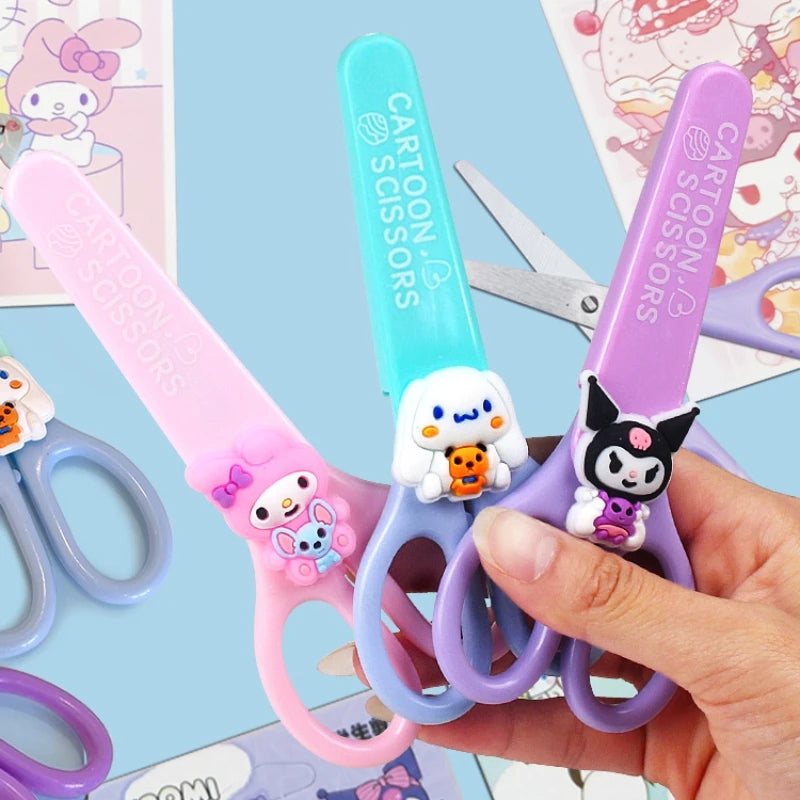 Tijeras con funda Sanrio